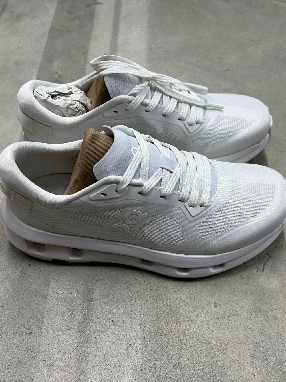 On Running Cloudzone Triple White Wmn's 3WF10071200 - New with Defects - Picture 3 of 13